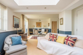 Stunning 3 Bedroom Home with Terrace & Parking